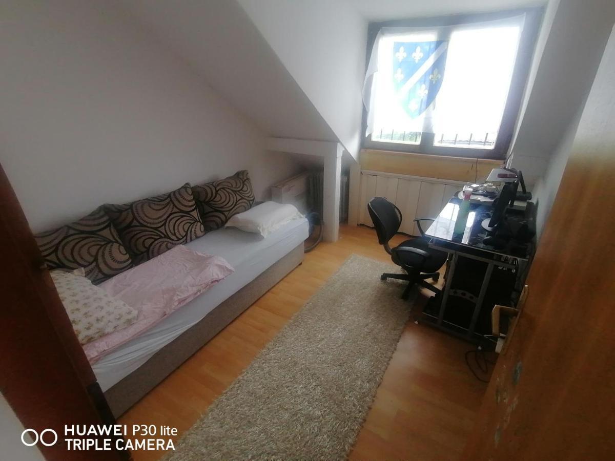 Asja Guest House Lukavac Extérieur photo