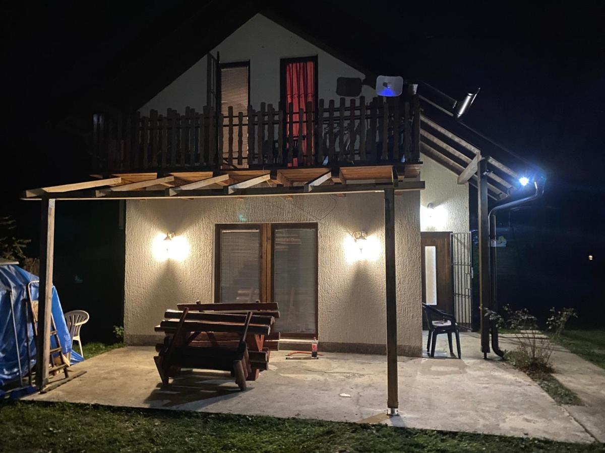 Asja Guest House Lukavac Extérieur photo