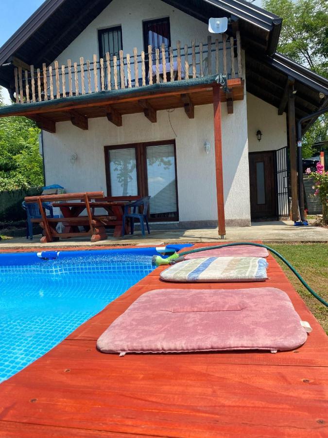 Asja Guest House Lukavac Extérieur photo